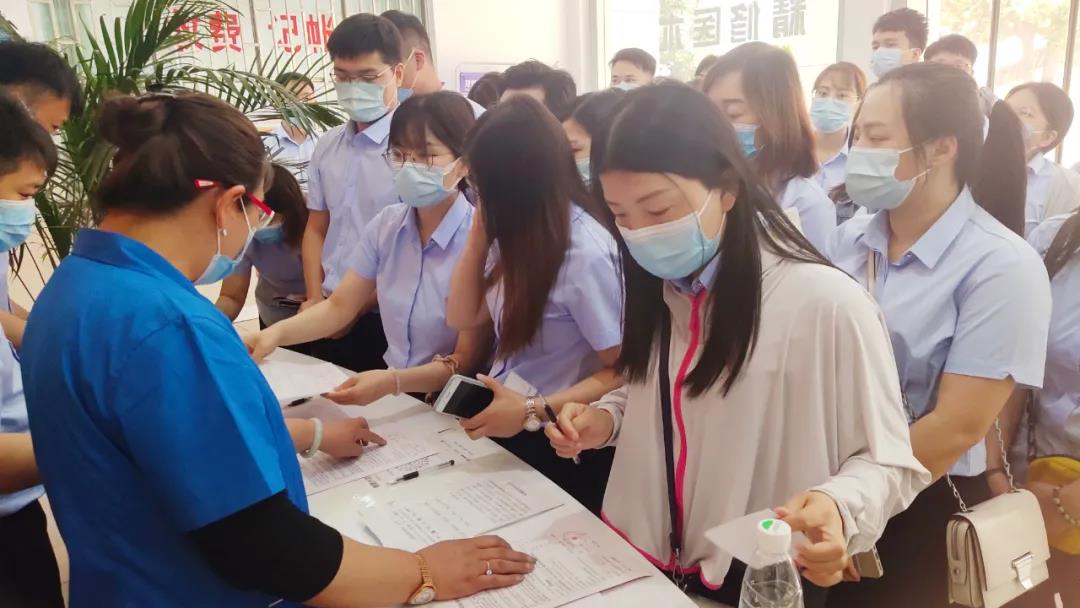 接種新冠疫苗 共筑免疫長城 