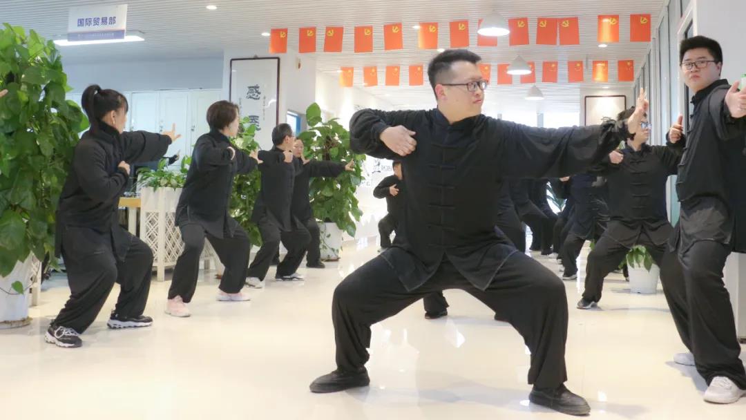 榮盛科技集團(tuán)組織開展健身氣功「八段錦」訓(xùn)練活動(dòng)