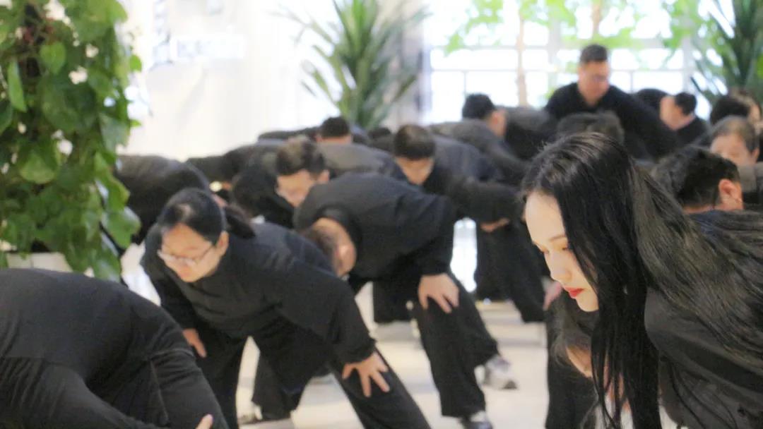 榮盛科技集團(tuán)組織開展健身氣功「八段錦」訓(xùn)練活動(dòng)