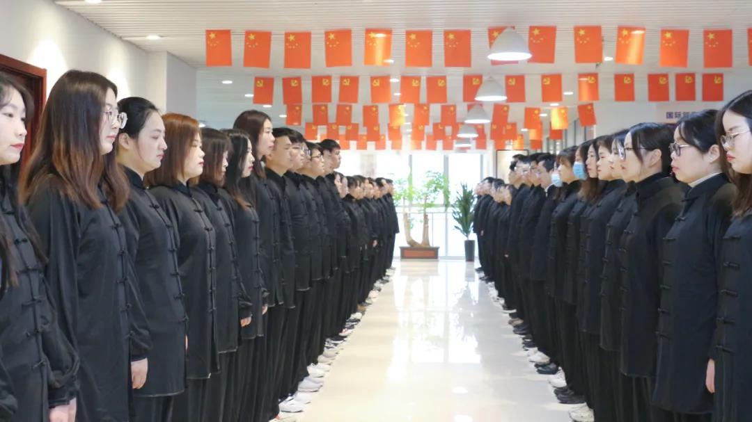 榮盛科技集團(tuán)組織開展健身氣功「八段錦」訓(xùn)練活動(dòng)