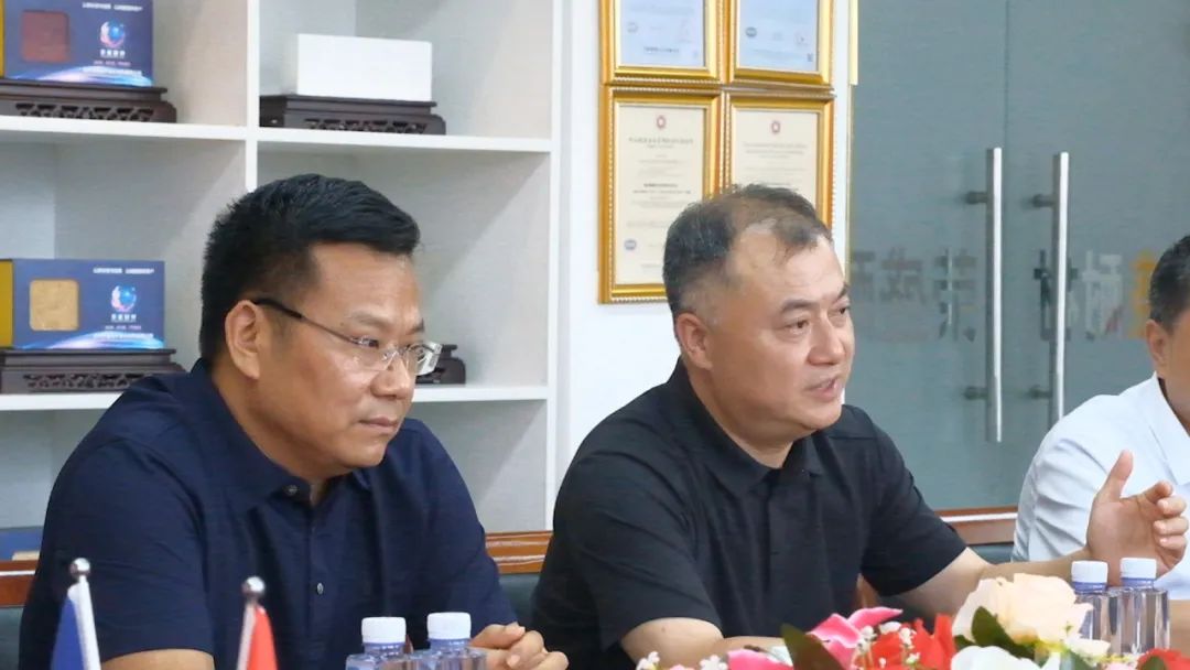 新密市委常委、政法委書記劉軍杰一行蒞臨榮盛科技集團調(diào)研指導